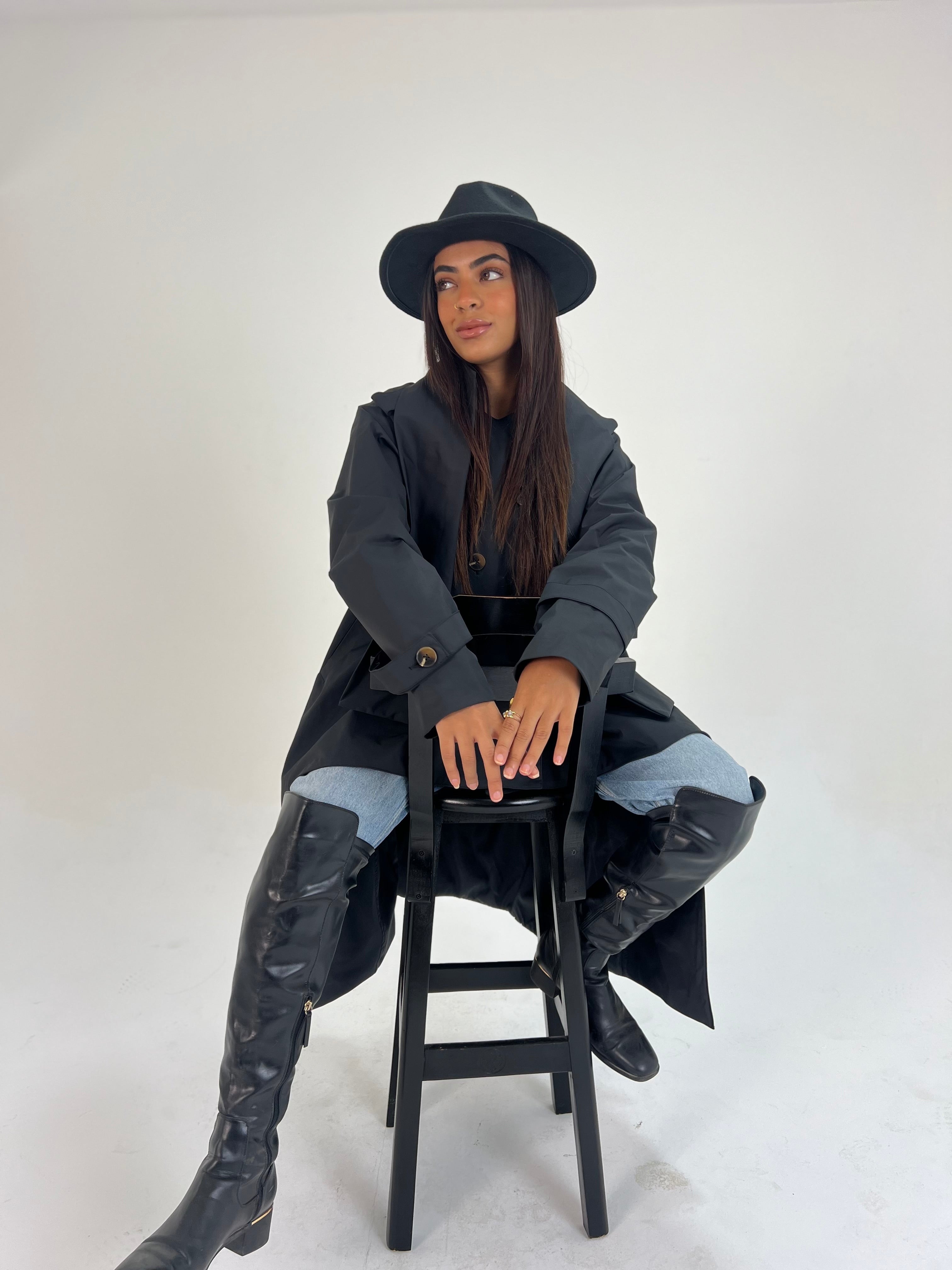Asymmetrical trench Coat in black